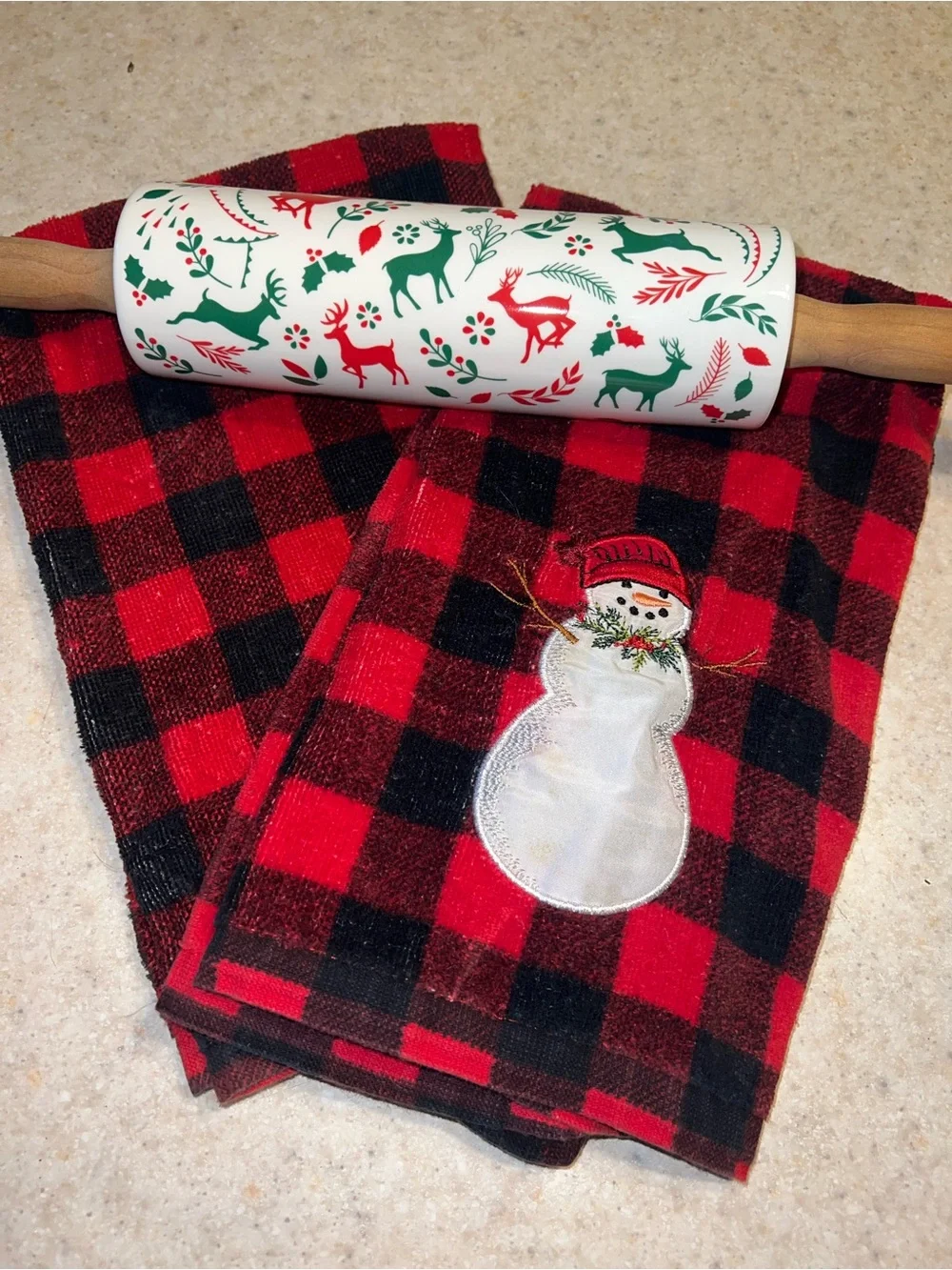 2 Christmas Towels & Roller